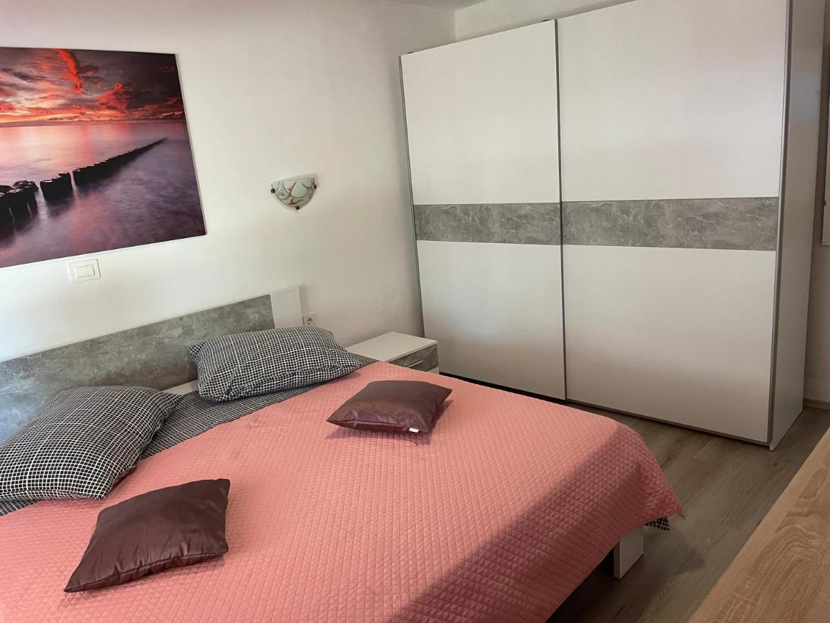 Apartment Jonas Ровинь Экстерьер фото